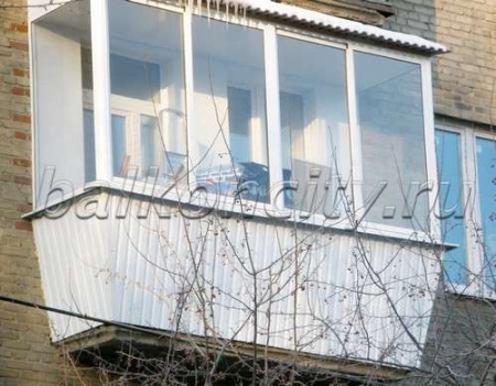 Остекление балконов недорого
