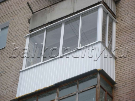 Заказать алюминиевое остекление балкона в Екатеринбурге