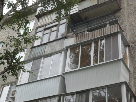 Смежные балконы