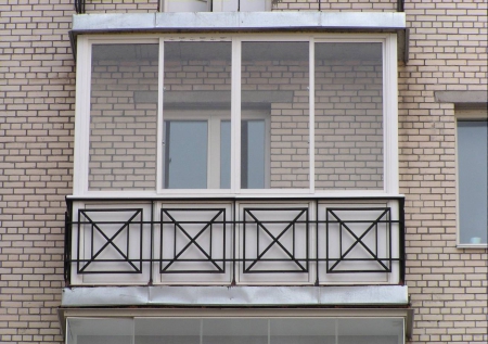 Остекление балкона профилем